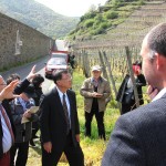 Großes Interesse zeigte Minister Bao-Ji Chen Mitte an der Arbeit in den Steillagen der Ahrweinberge.